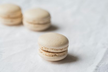 pretty vanilla macarons